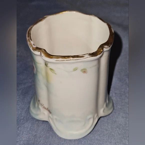 Floral Porcelain Vase or Toothpick Holder with Gold Trim Signed J. Huber - Picture 3 of 9